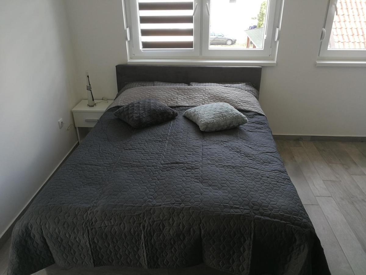Ferienwohnung Danica Sremska Mitrovica Exterior foto