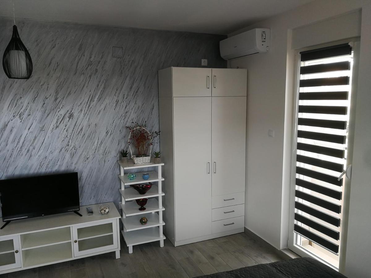 Ferienwohnung Danica Sremska Mitrovica Exterior foto