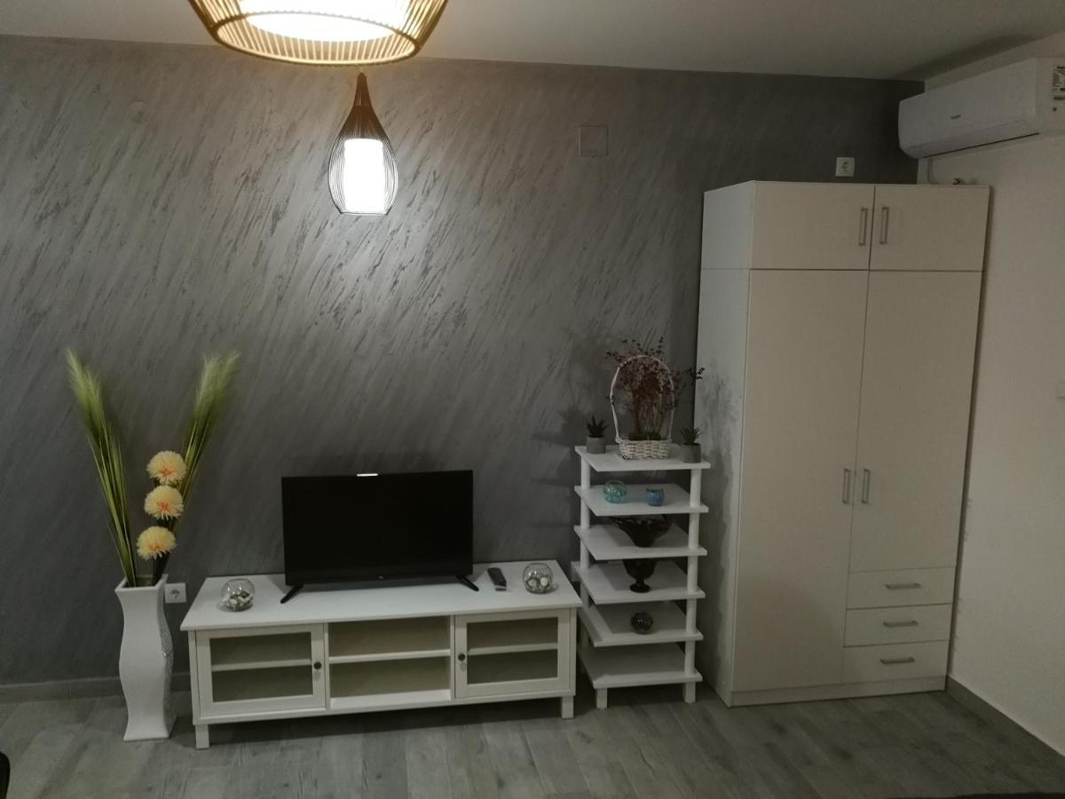 Ferienwohnung Danica Sremska Mitrovica Exterior foto